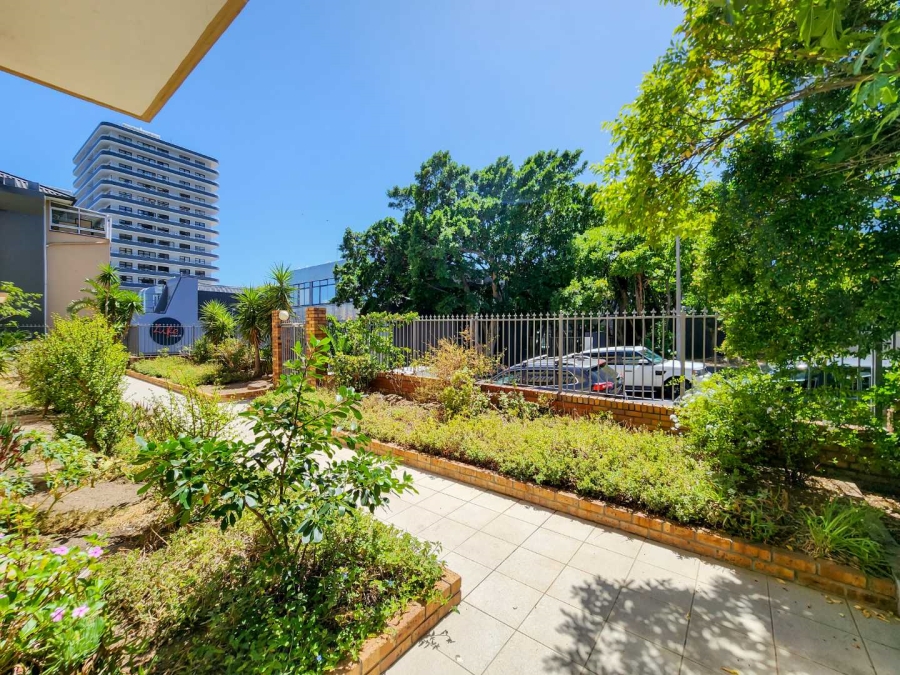 2 Bedroom Property for Sale in Sea Point Western Cape